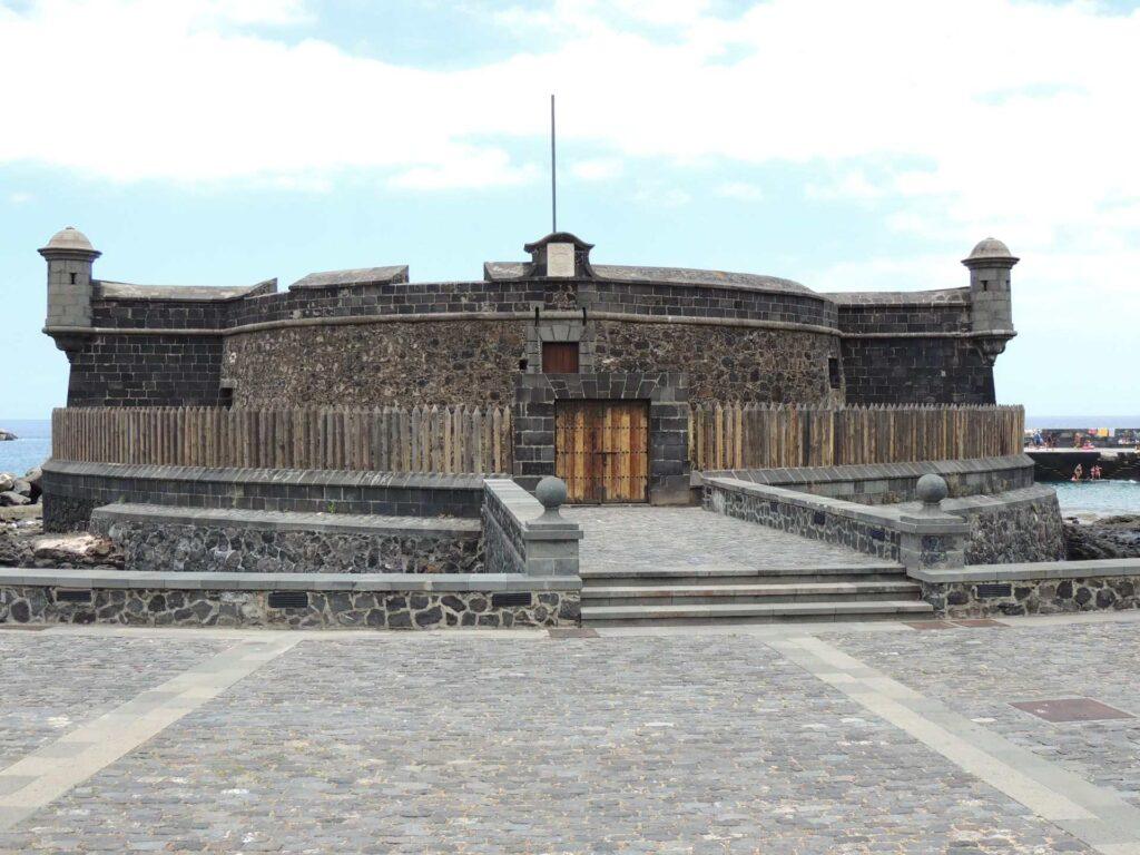 Santa Cruz de Tenerife, Castillo de San Juan Bautista - www.theislandsinthesun.com