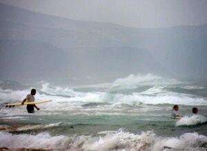 Surfere på Fuerteventura - theislandsinthesun.com